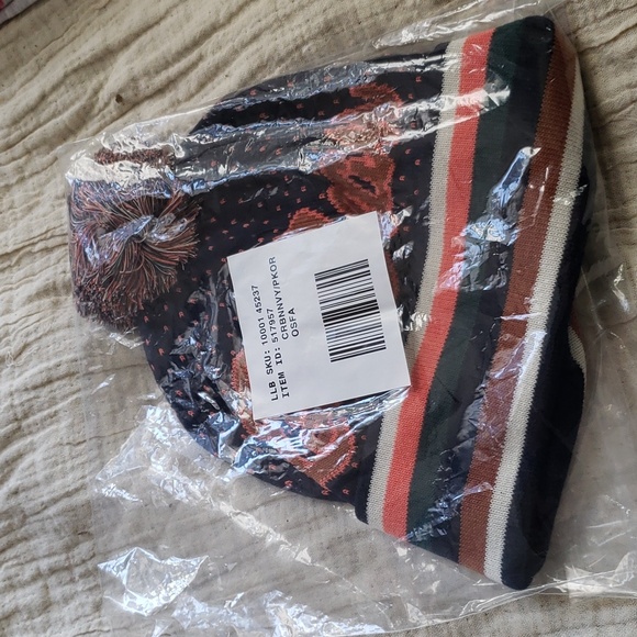 LL Bean Katahdin Beanie Graphic Hat with Pom NWT - Picture 5 of 5